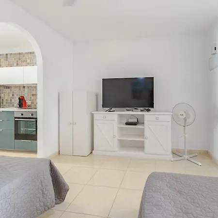 Beautiful With Large Terrace Close To The Apartamento