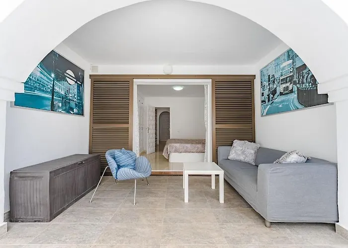 Beautiful With Large Terrace Close To The * أرونا