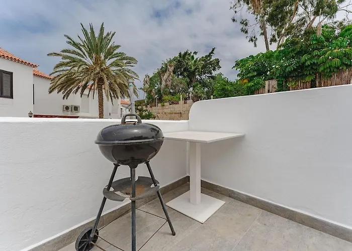 شقة Beautiful With Large Terrace Close To The