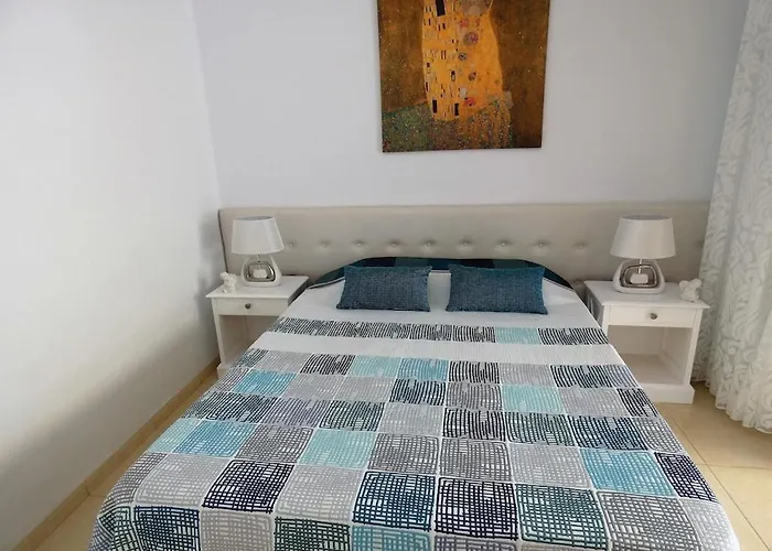 شقة Beautiful With Large Terrace Close To The أرونا