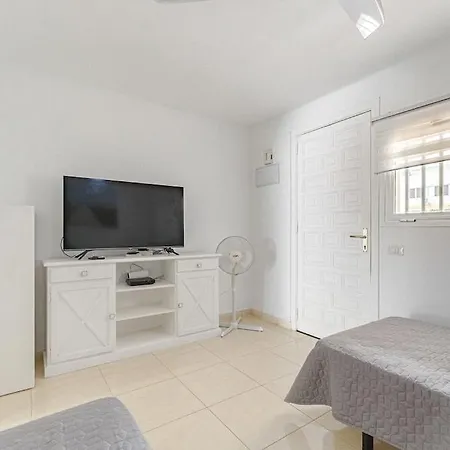 Beautiful With Large Terrace Close To The Appartement *